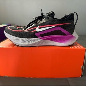 Nike Zoom Fly 4